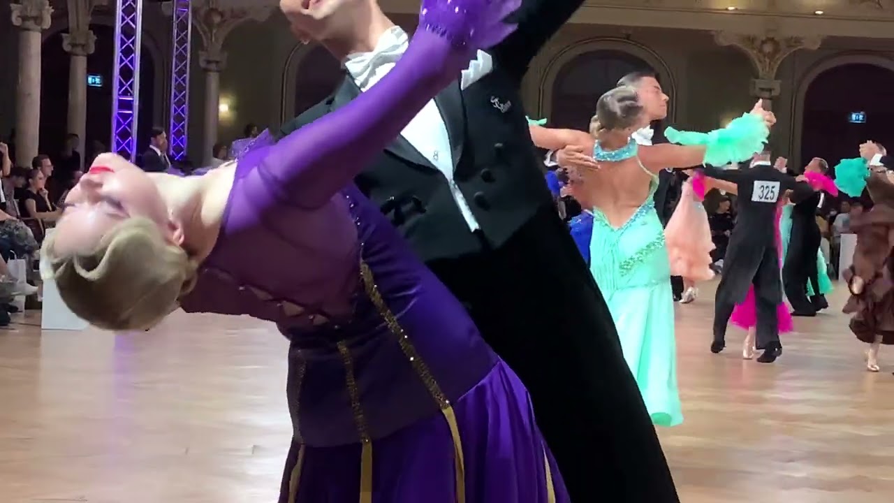 WSDF 2022 - WALTZ - Aurimas Meska & Aine vs Gabriele Bono & Sofia - DanceComp Wuppertal
