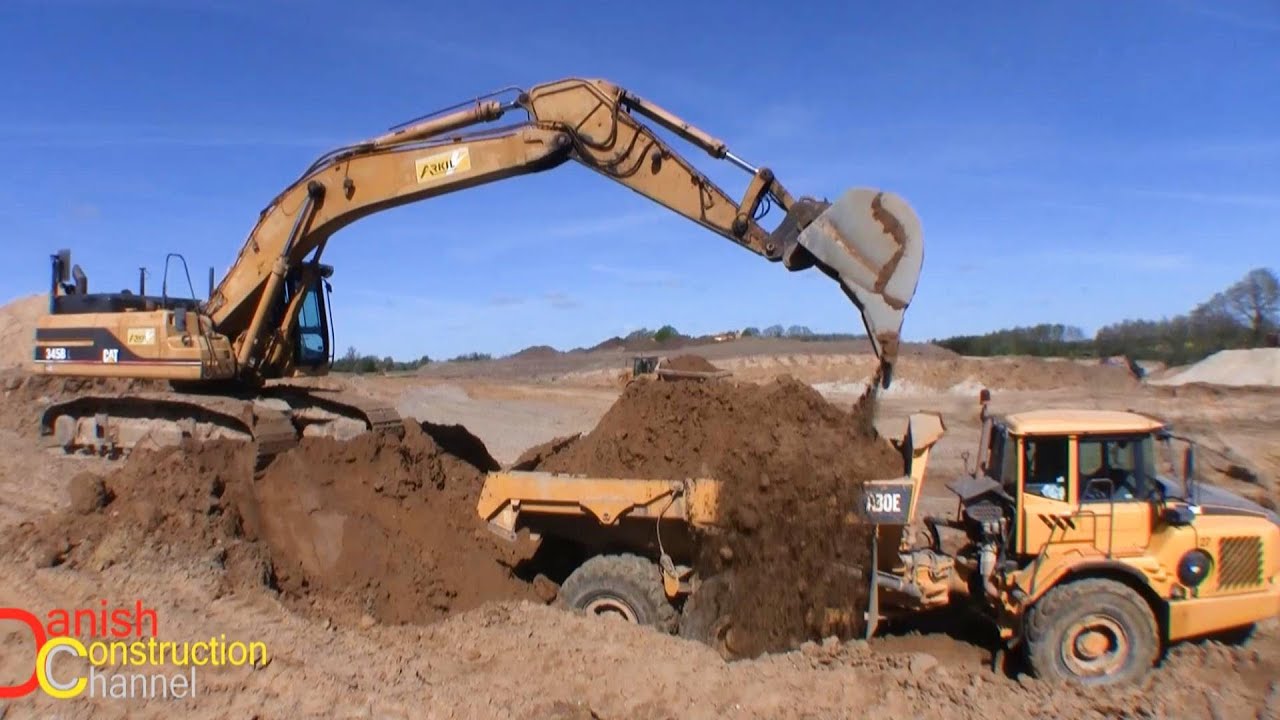 Great Sounding Cat 345B Excavator Loading Dirt