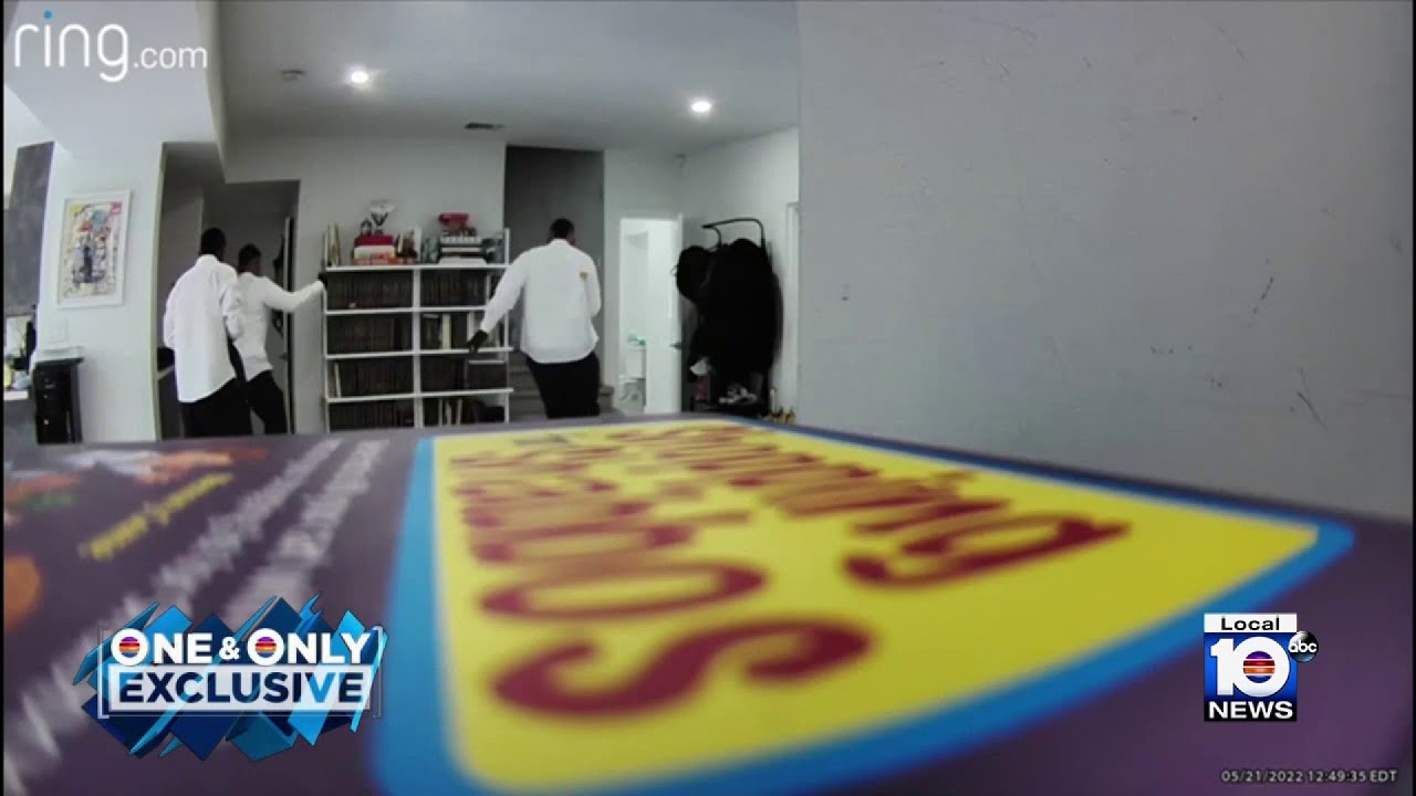 Caught on camera: Brazen crooks dressed as Orthodox Jews rob home while family was praying at sy...