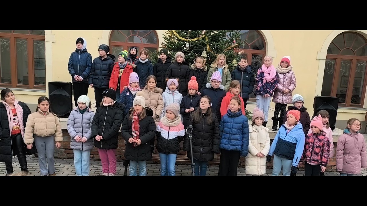 Közös Karácsonyi Éneklés a Vaszary Udvarán - 2025
