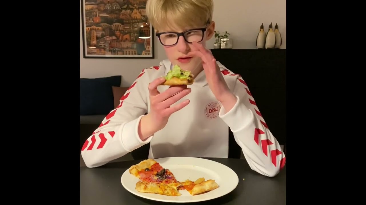 FØRSTE VIDEO😁 Pizza fra Pizza Gallery