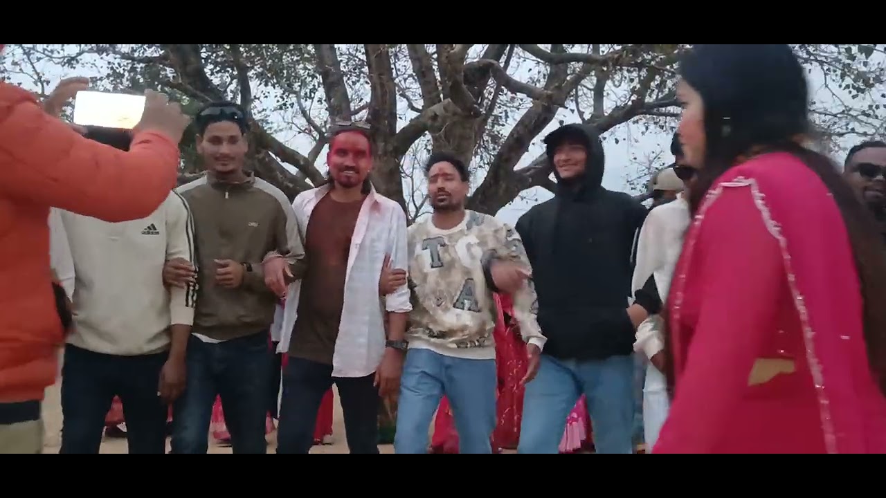 पुर्वी चाैकि डाेटिकाे हाेलि बिशेश २०८२  टिका सानू VS    स्थानीय बिचमा भएको भव्य लाइभ डेउणा हेर्नुस् 