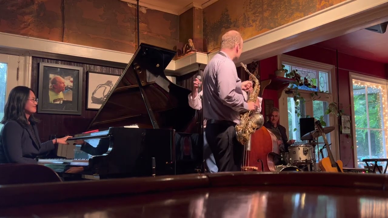 Martin Pizzarelli Quartet (featuring Walt Bibinger) at Deer Head Inn