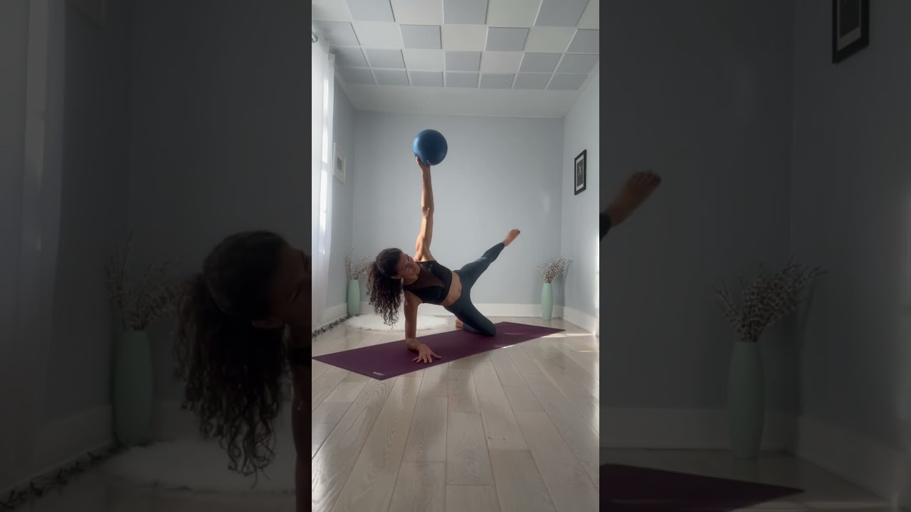 Pilates ball moves #mondaymotivation #pilateslovers #matpilates #fullbodyworkout #pilatesball #core