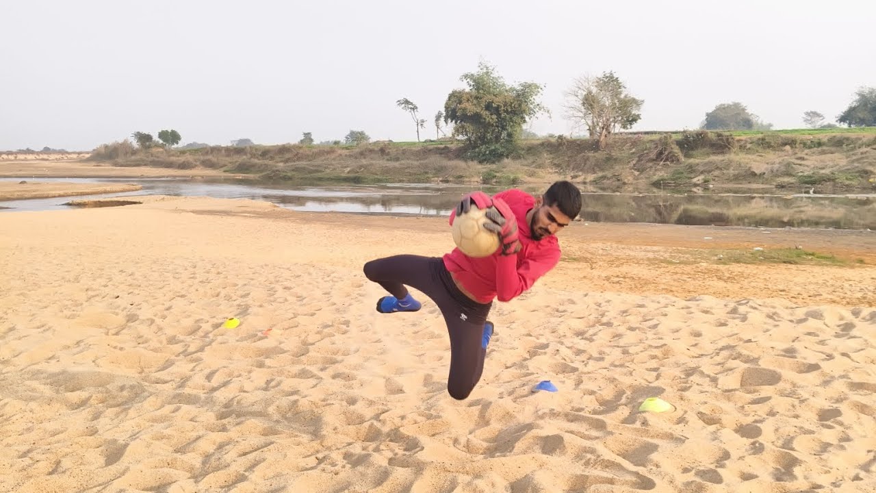 This video is for new goalkeepers. | Inside training #goalkeeper #football 