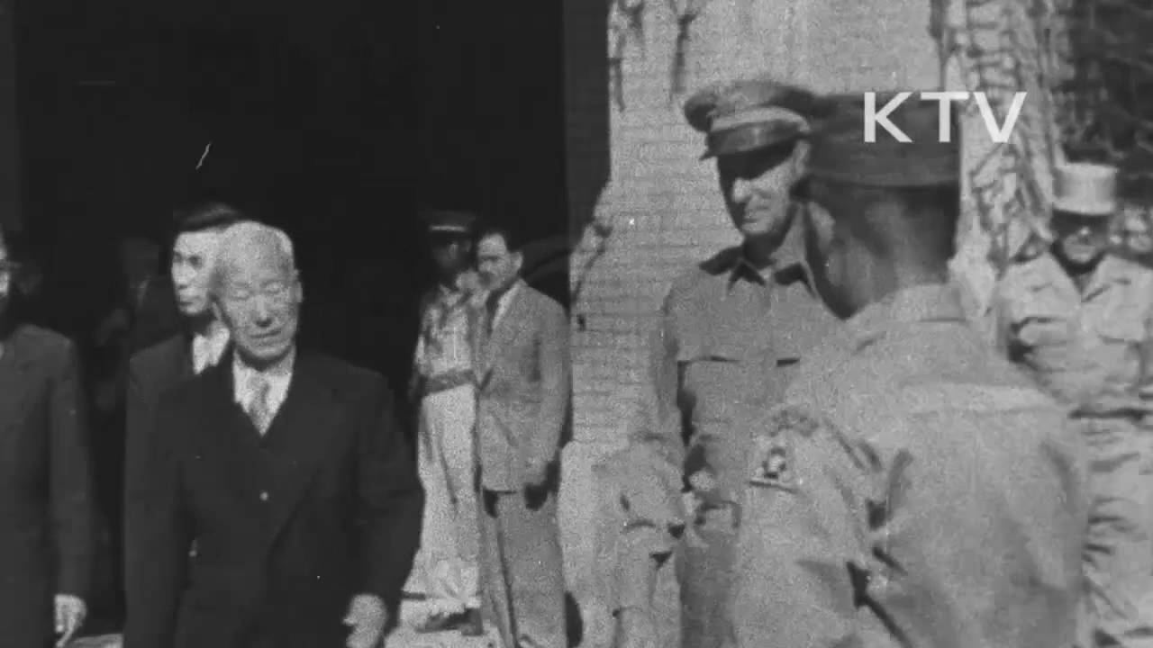 대한뉴스 제 28호 - 교대하는 UN군 사령관 (1953년 12월 10일)