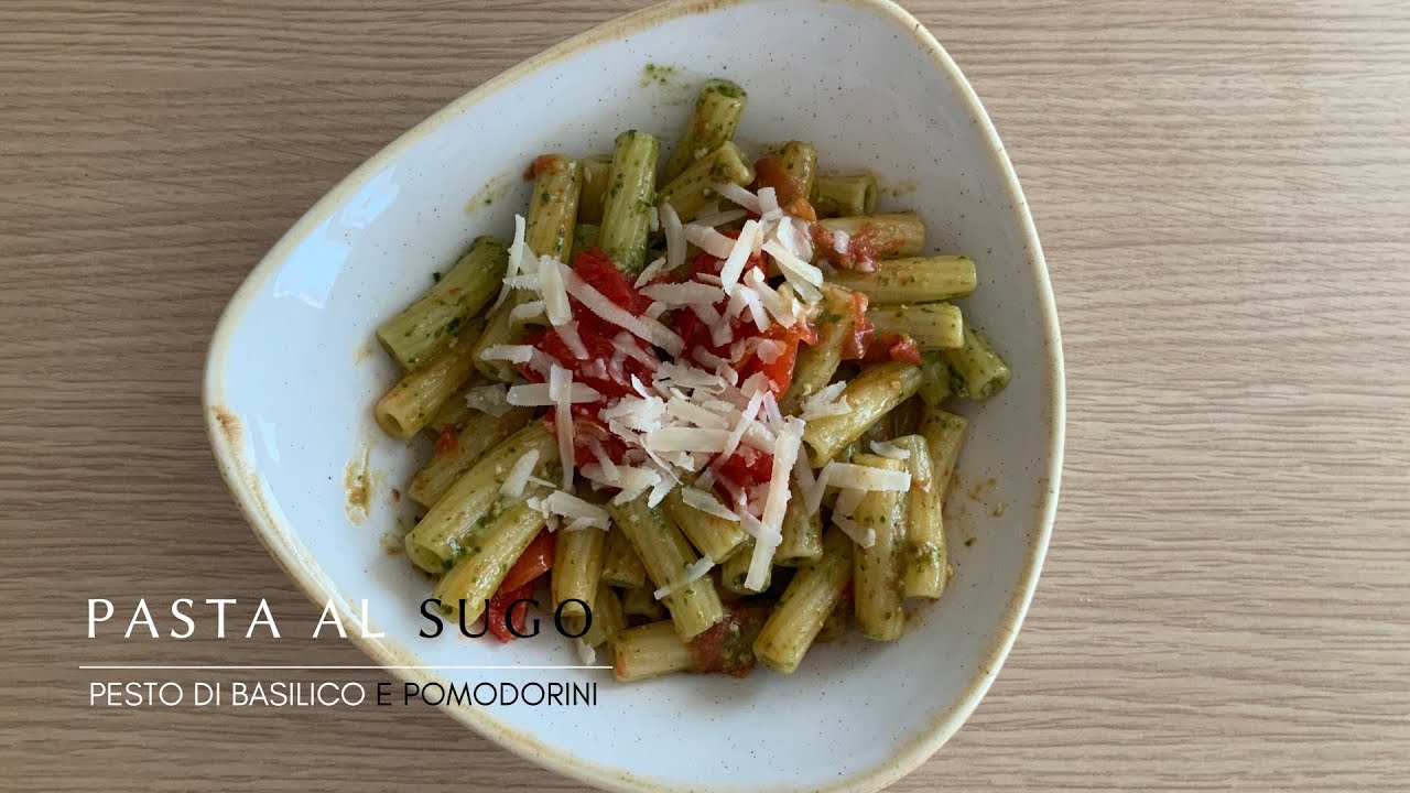 Pasta con sugo al pesto di basilico e pomodorini
