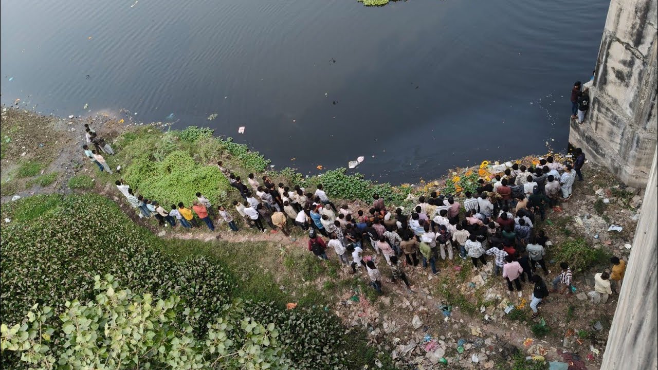 Morbi: Two people jumped into the Machhu river from the Pada bridge