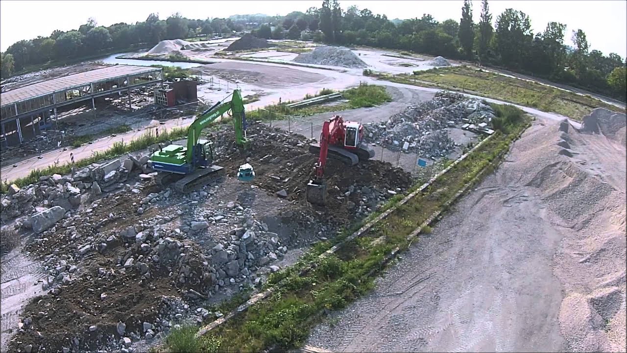 Hitachi Zaxis 250-5 Hitachi  350-3 Hitachi 455 van AW groep bezig met klus in hillegom bouwrijpmaken