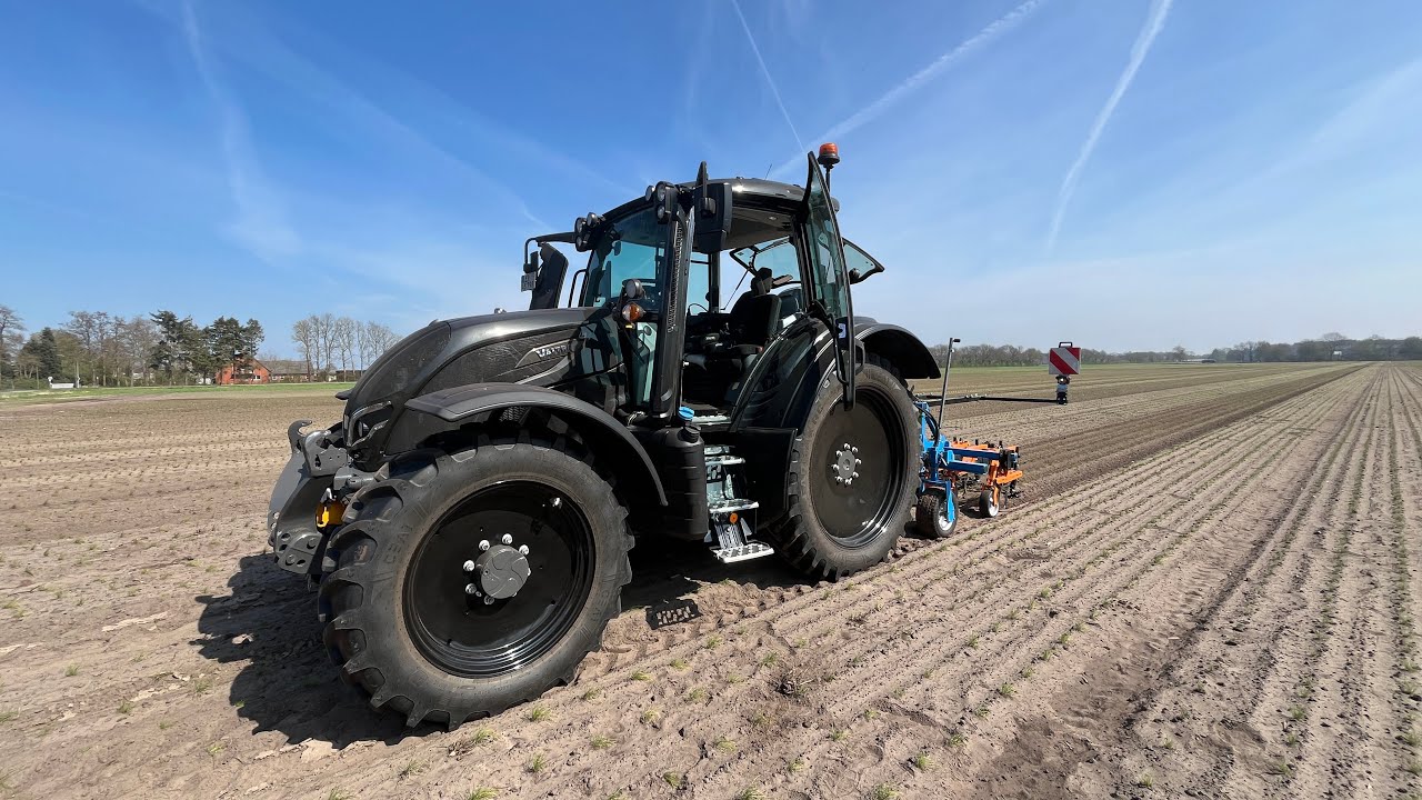 Valtra N mit Kamera gesteuert Hacke wie sieht das aus ?