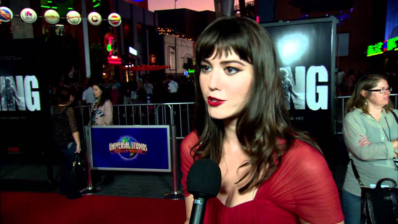 THE THING Premiere: Mary Elizabeth Winstead (La Cosa)