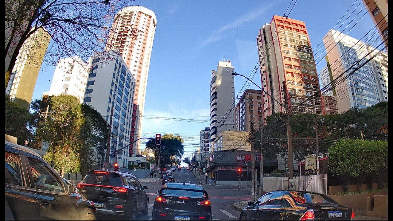 Dirigindo em Curitiba. Quase uma volta completa na cidade. 06-07-27 Driving Curitiba Brazil.