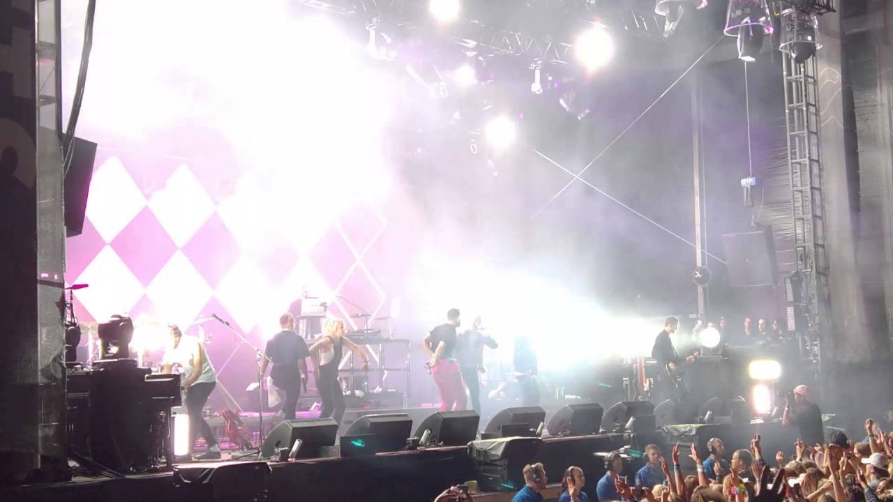Karpe Diem - Attitudeproblem Live Slottsfjell 2016 med Izabell, Bendik, Silvana Imam og Christine