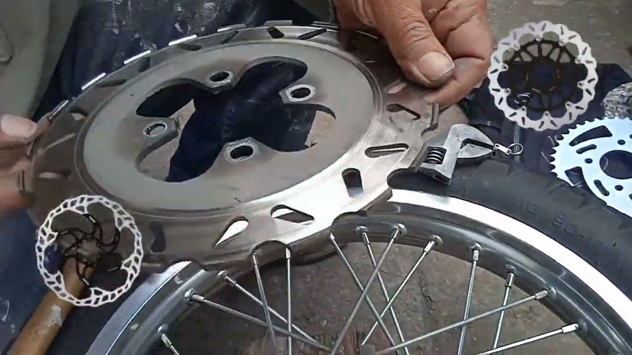 CAMBIO KIT DE ARRASTRE Y DISCO DE FRENO TRASERO (AKT TTR200)