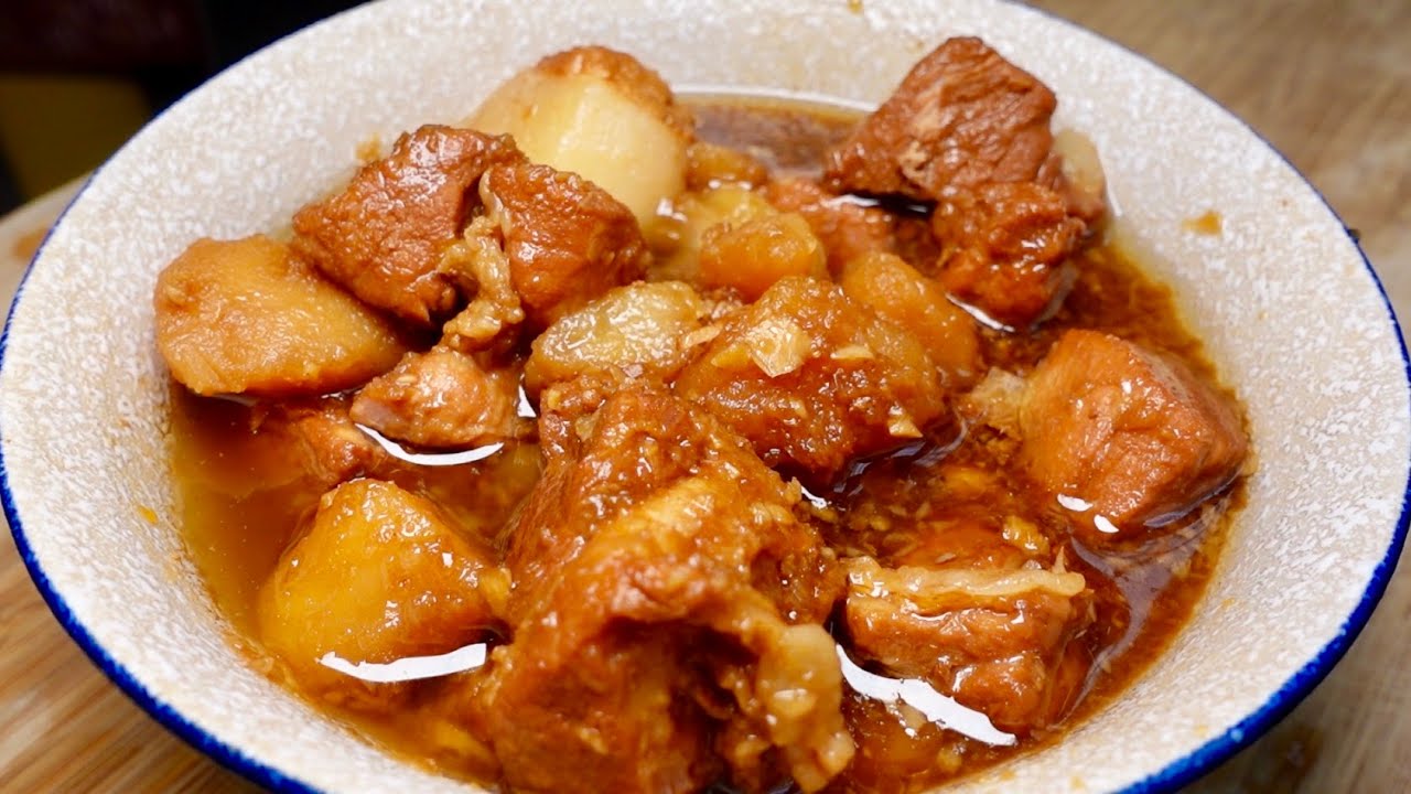娘惹传统美食Pongteh猪肉🐷入口即化，味道咸中带点微甜，非常浓郁好吃😋Pongteh pork, a traditional Nyonya food, melts in the mouth