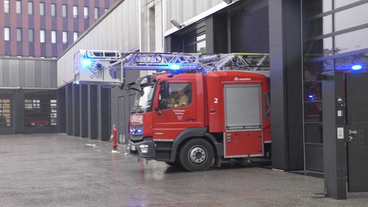 Drehleiter 2 BF Regensburg // 2. Löschzug Alarm, vom Hinterhof