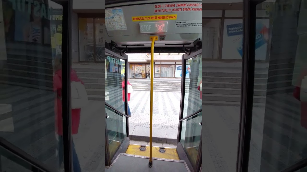Zav&iacute;r&aacute;n&iacute; dveř&iacute; u ex pardubick&eacute;ho Renaultu Citybus 12M