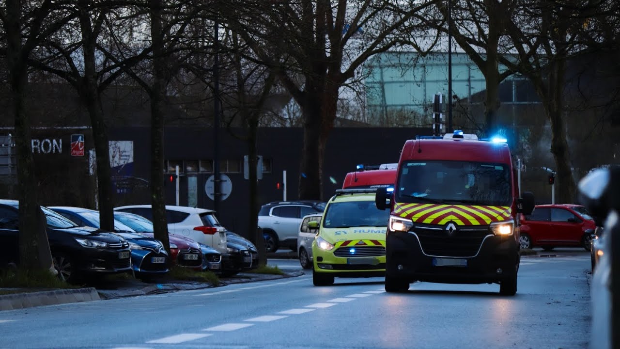  VSAV du Lude et de Angers ouest SDIS 49 + FORD S-Max SMUR 72 et galaxy du SAMU 49– CONVOI URGENT