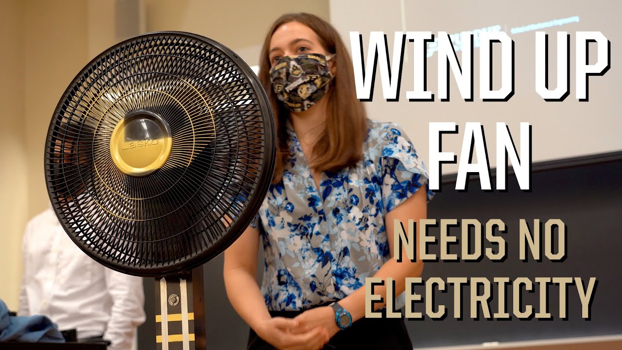 Wind Up Fan Keeps People Cool Without Electricity