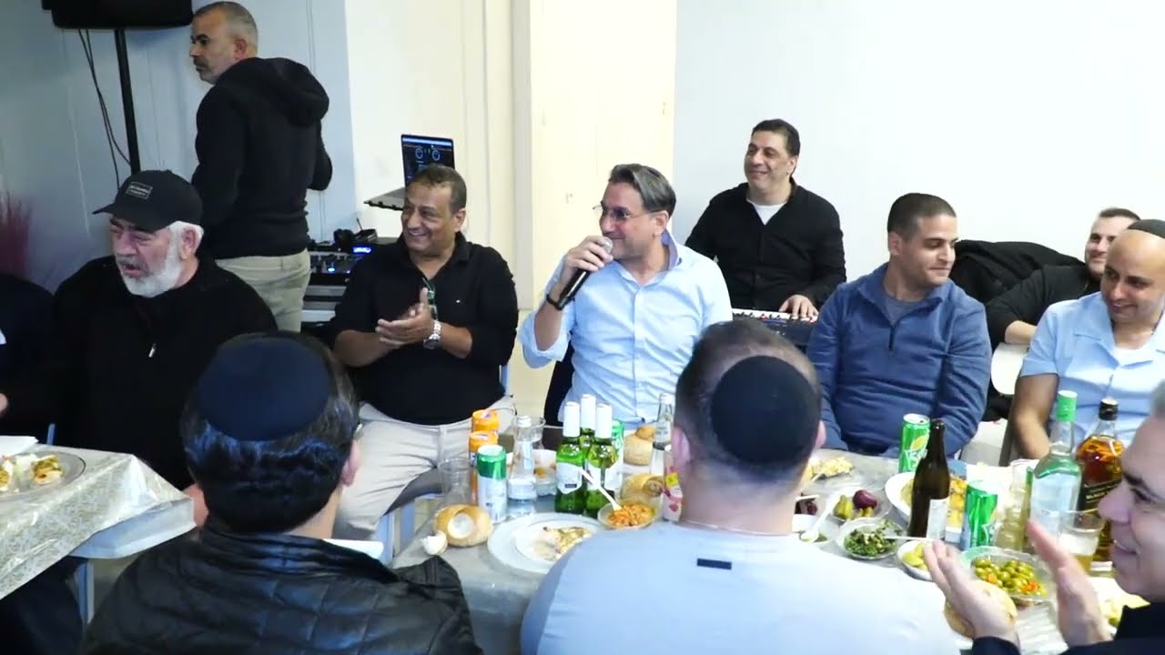 הזמר חיים ישראל בביצוע מחרוזת 