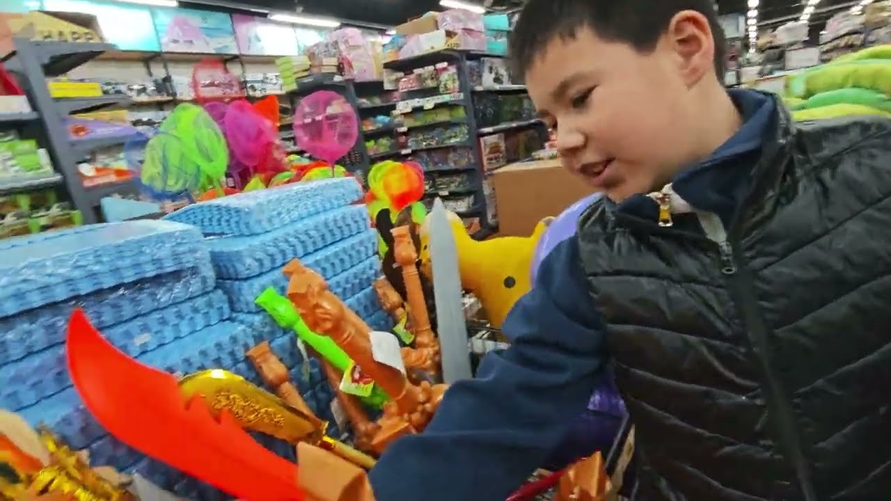 Едем с занятий за игрушками. Подстригаемся в Walmart.