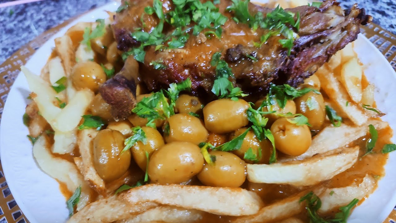 طاجين الزيتون على طريقتي يجي كيما تاع اعراس طايب كي زبدة وحد البنة غير جربوه حبيباتي 😋😋😋🇩🇿🇩🇿🇩🇿🇩🇿