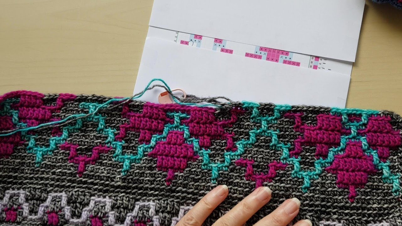 Mosaic Tapestry Crochet - how to carry yarn