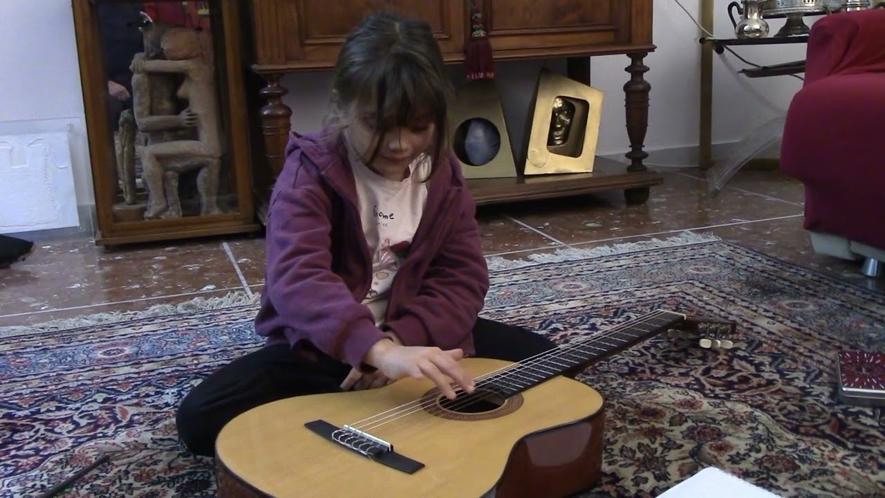 Sofia (7 anni) realizza un brano sul silenzio