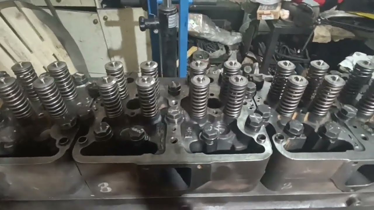 #10 Cummins N14+ Установка Корпусóв Коромысел и Топлевных перемычек