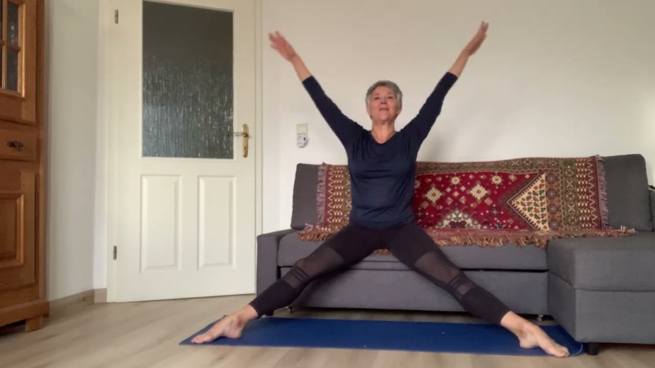 Йога без возраста. Приветствие Лунe.Мягкое вытяжение тела  50+      60+