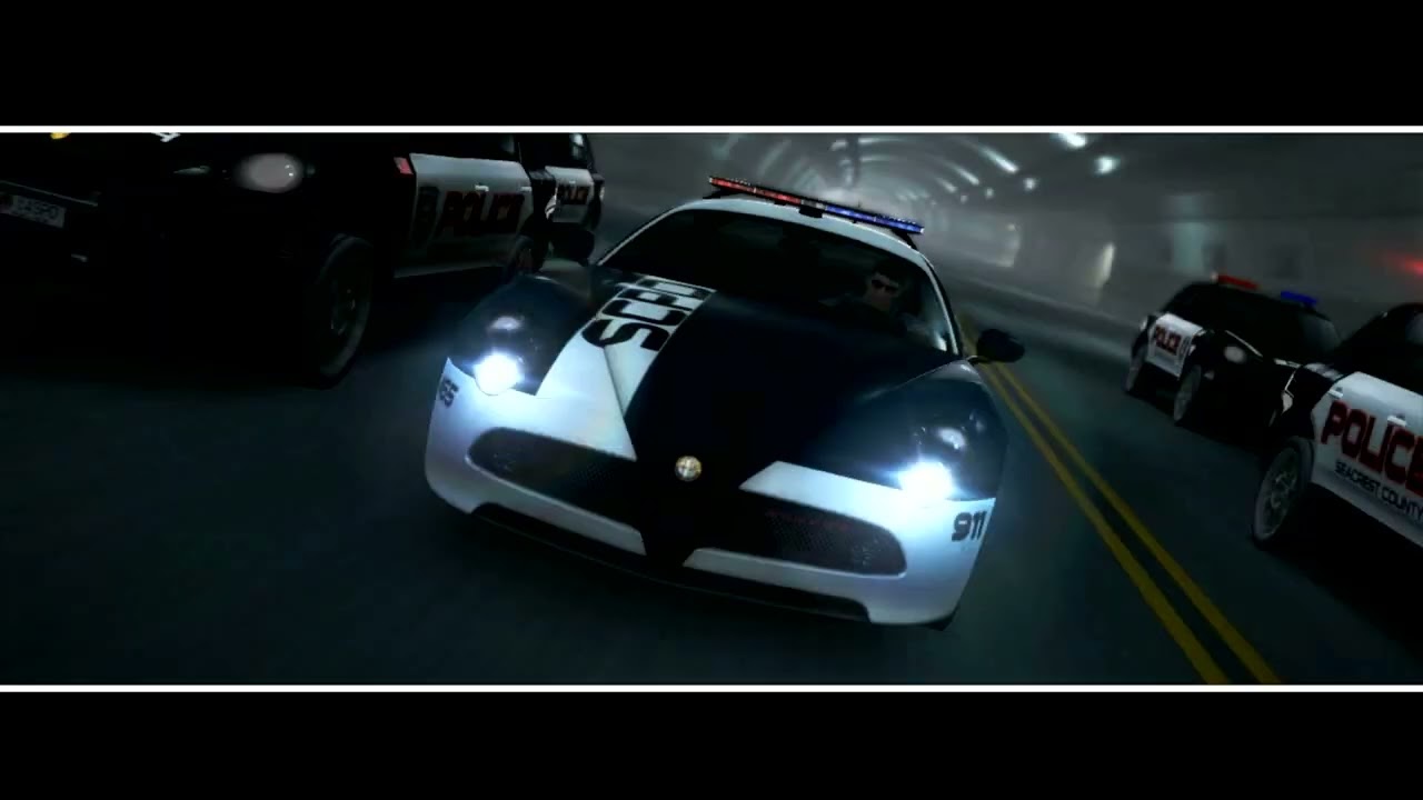 Playing as a cop and a racer in NFS HOT PURSUIT