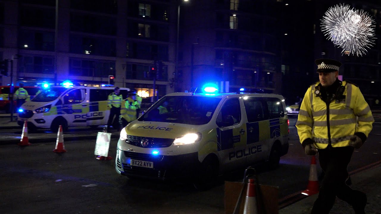 Lots of police and emergency responses on New Year's Eve in London 🎆🚨