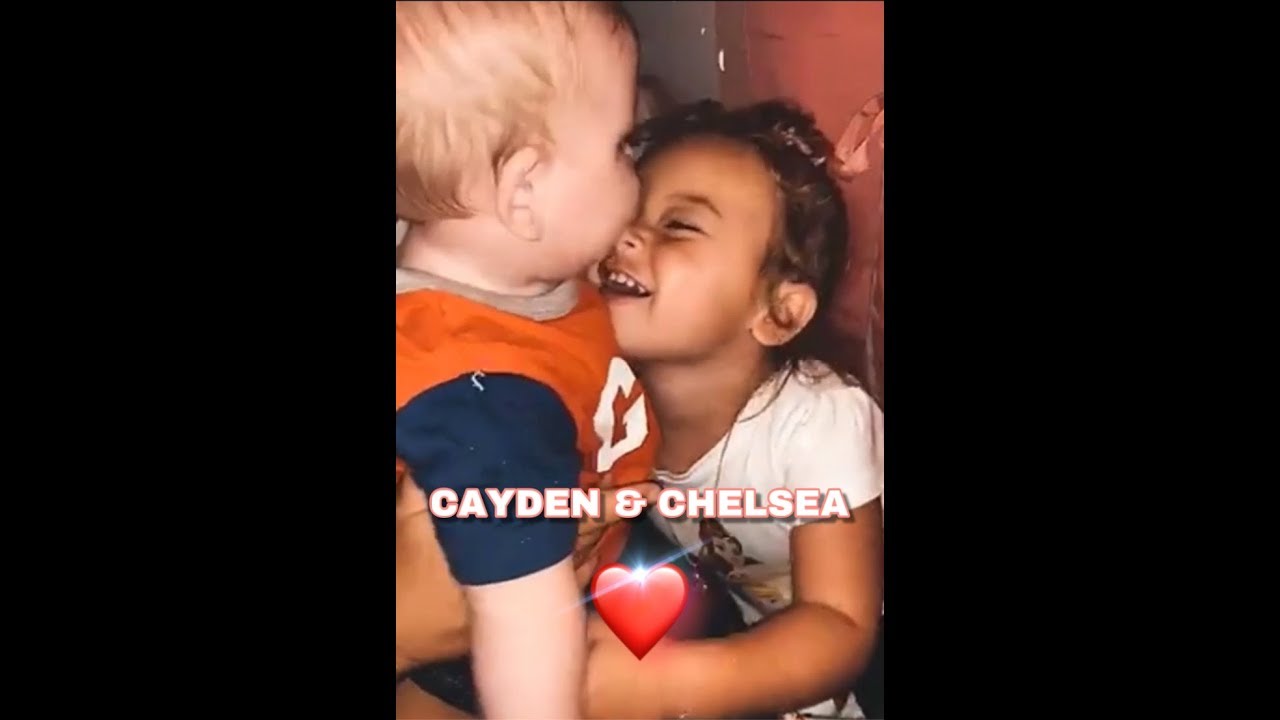 CHELSEA FAIT UN CÂLIN À SON PETIT FRÈRE CAYDEN #JLC #JLCFAMILY