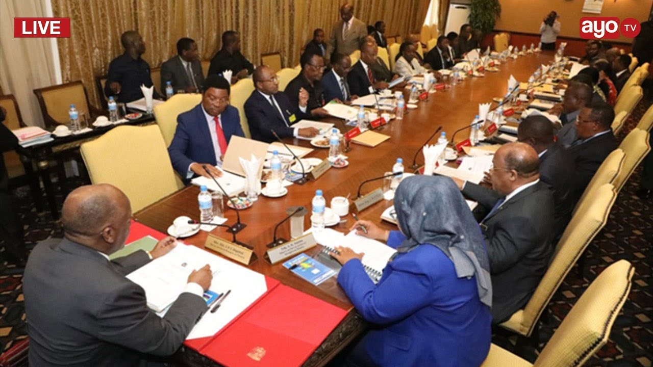 RAIS MAGUFULI ALIVYOONGOZA KIKAO CHA KWANZA CHA BARAZA LA MAWAZIRI IKULU CHAMWINO
