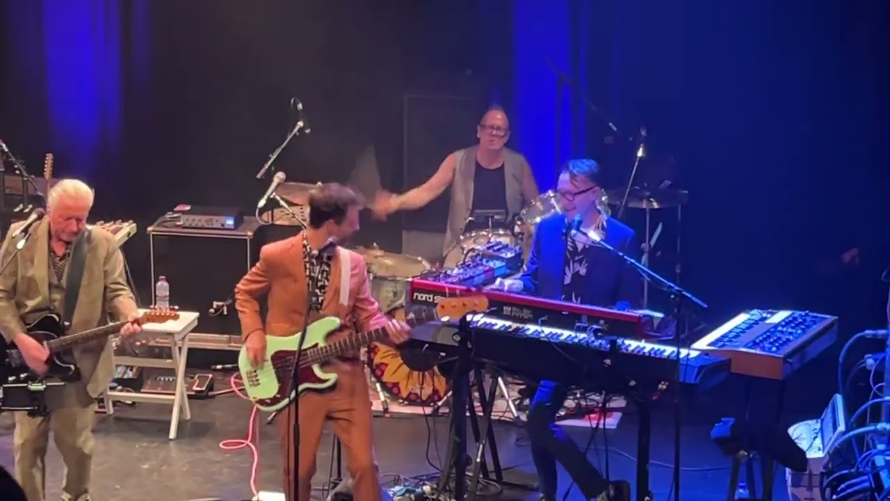 Squeeze - ‘secret’ gig in Twickenham 18th July 2024 - Pulling Mussels