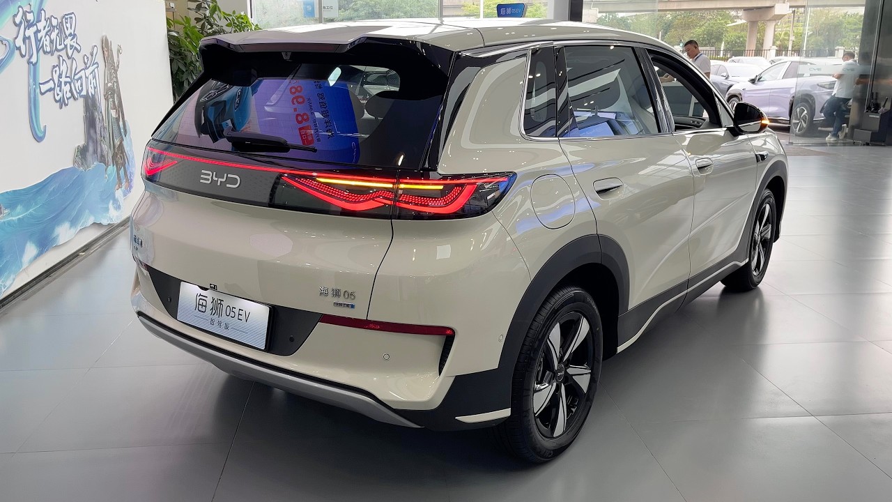 2025 BYD Sealion 05 EV Черный интерьер и белый экстерьер в деталях 4K