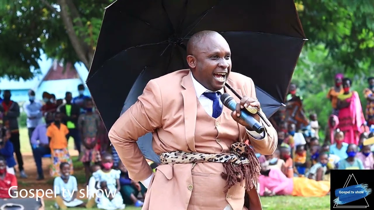 Pastor Theogene inzahuke reba udushya twose akoreye muri consert abaraho 😅😅😅 fata imbavu wisekere.