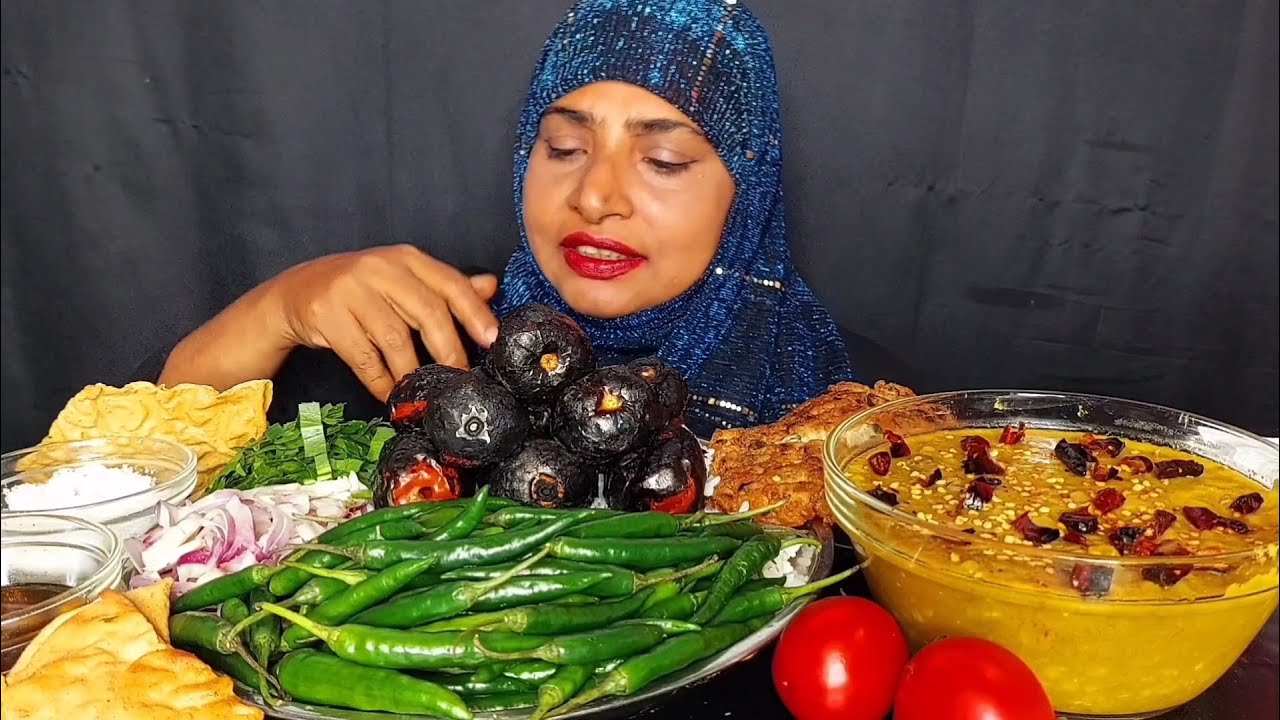 EATING SPICY TOMATO BHARTA, EGG OMELETTE, DAAL WITH RICE, EATING ASMR, MUKBANG.