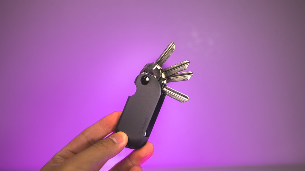 Minimal EDC Key Organizer That Holds An Apple AirTag - MagBak KeyTag