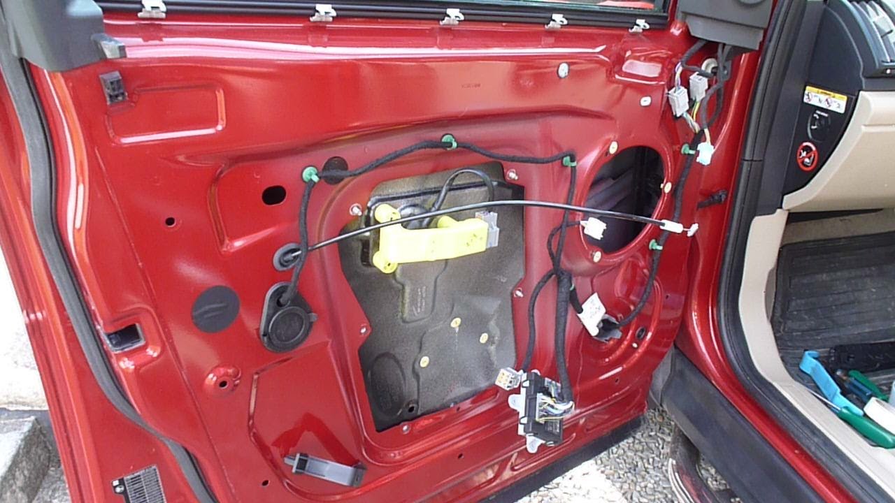 2013 Freelander 2 Front Passenger Door Lock and Handle Removal