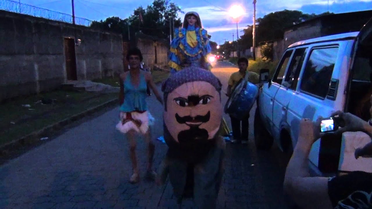 Gigantona y El Enano Cabezon (Masaya)