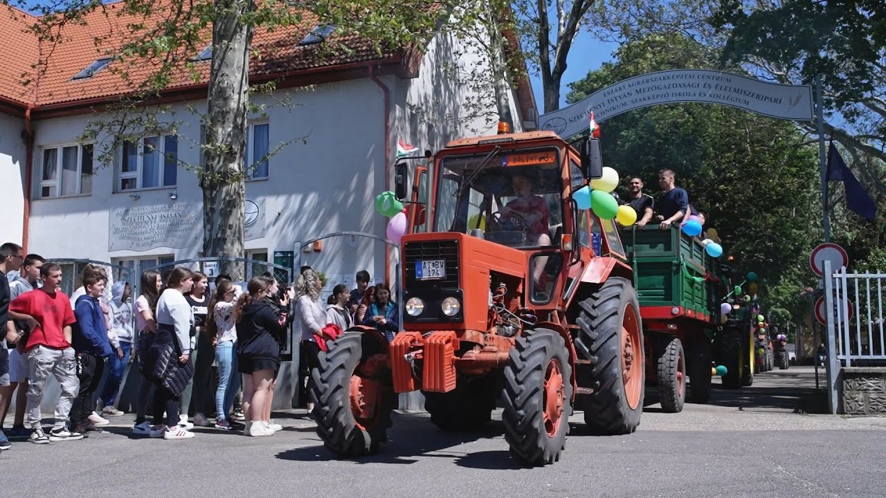 Bolond ballagás a Széchenyi középiskolában