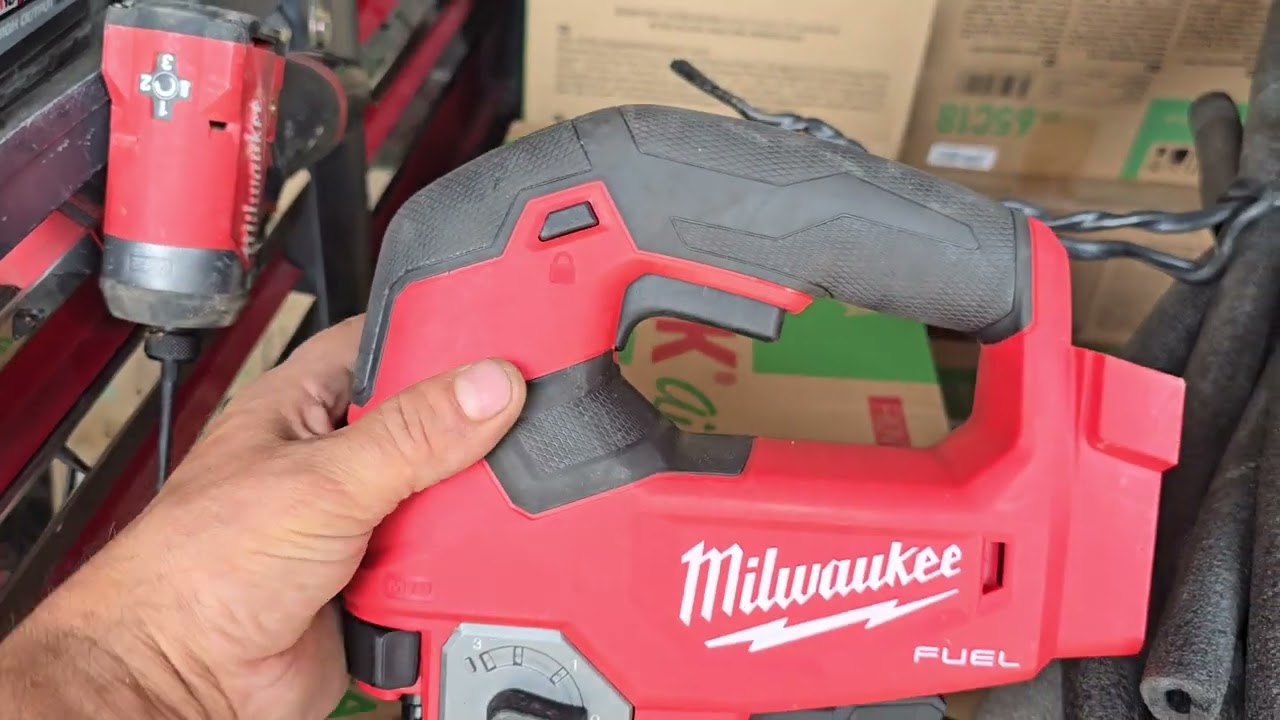 Аккумуляторный лобзик Milwaukee 2737-20 Fuel в отл