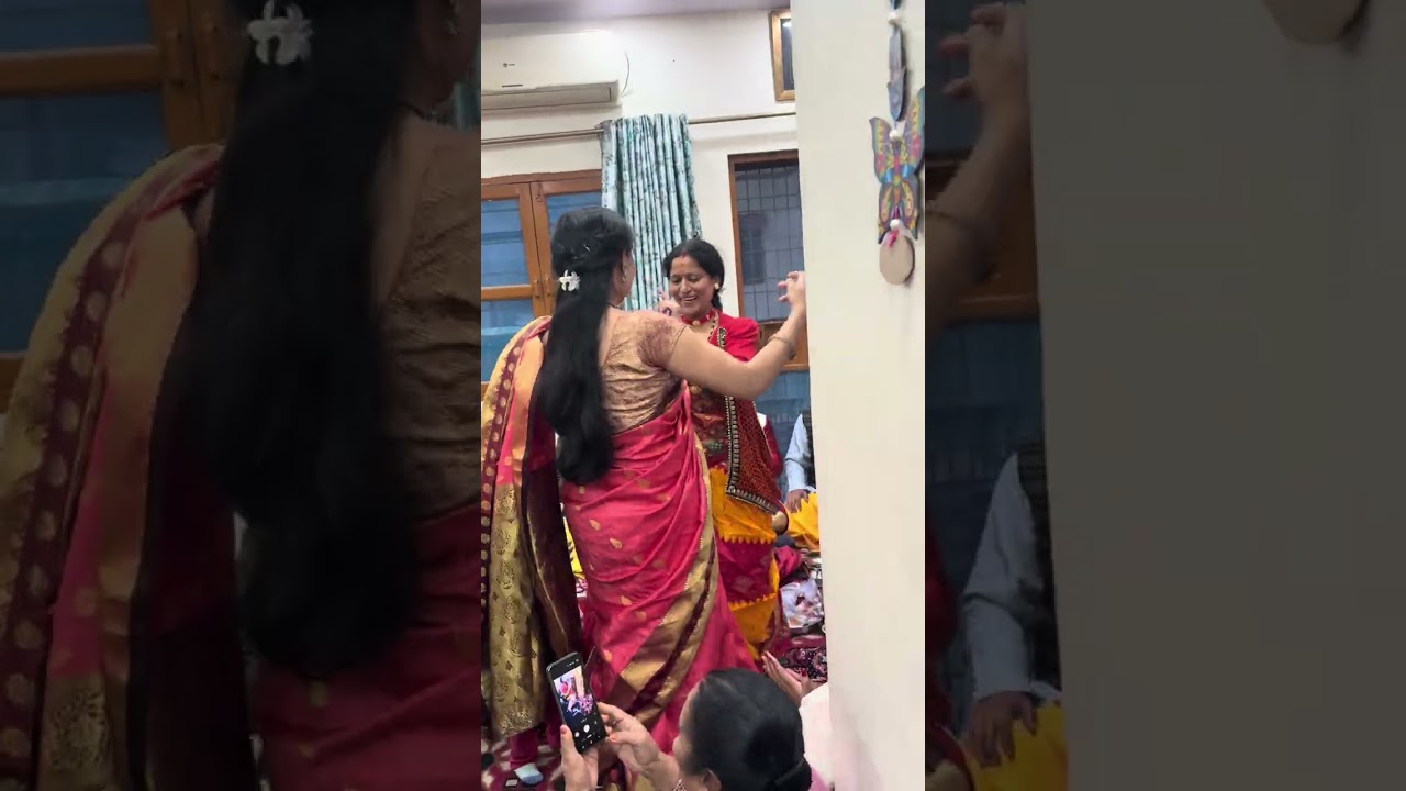 बहुत सुंदर भजन के साथ साथ सुंदर डांस 💃🏻 🙏🏻। वीर हनुमान 