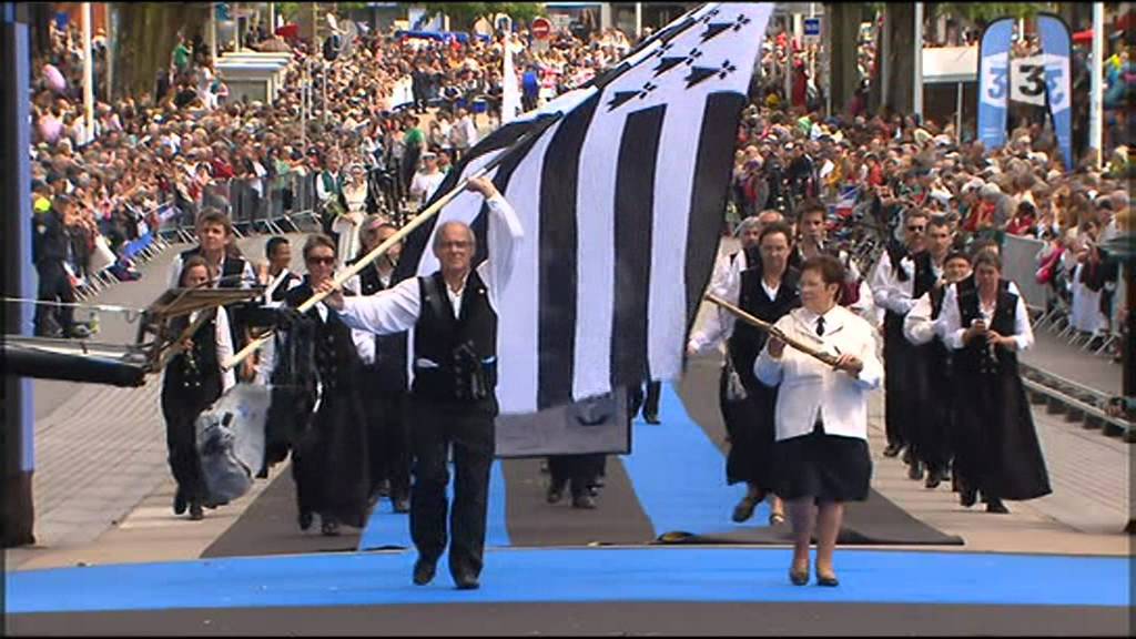 Bagad Nominoe de Redon Grande parade Lorient 2012