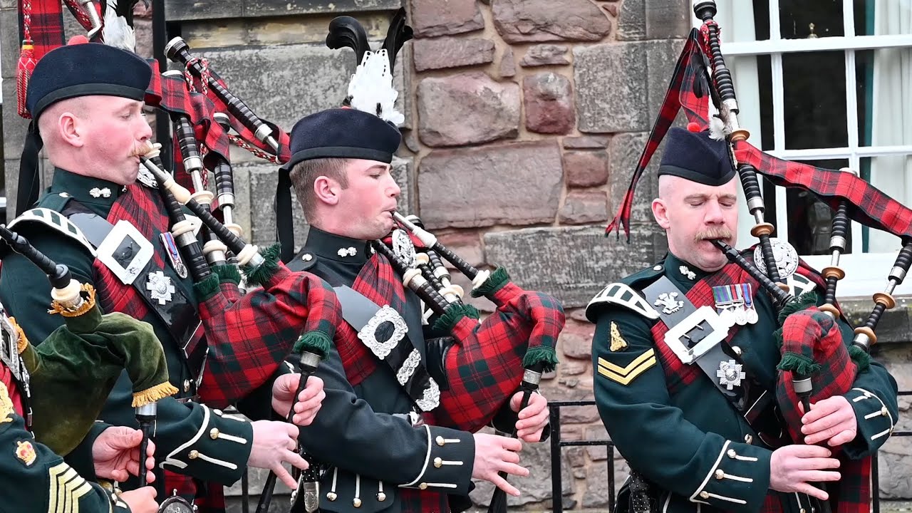 2 SCOTS Pipe & Drum's magic fingers - 