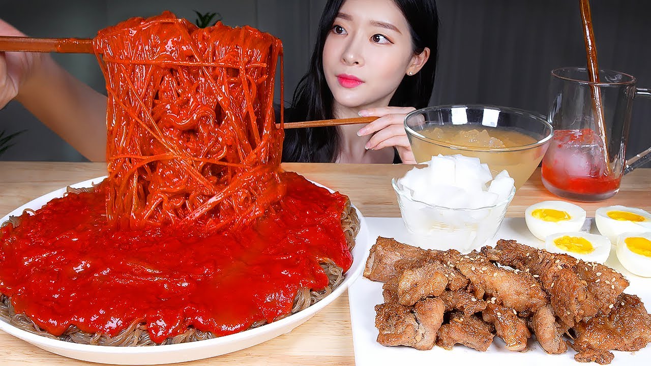ASMR MUKBANG | 🔥Чрезвычайно острый🔥 Огненный нэнмён Маринованные свиные ребрышки на гриле (Кальби)