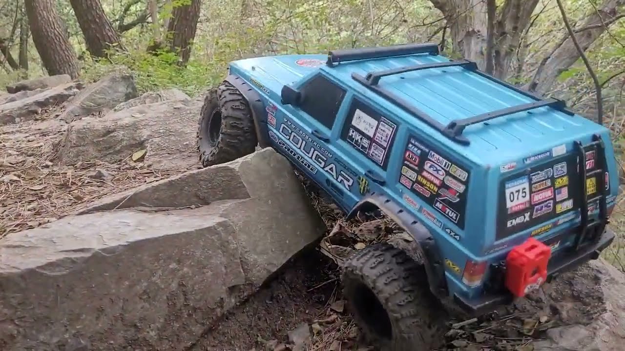 1/8 EMO X2 & YK4082 mountain crawling part#2