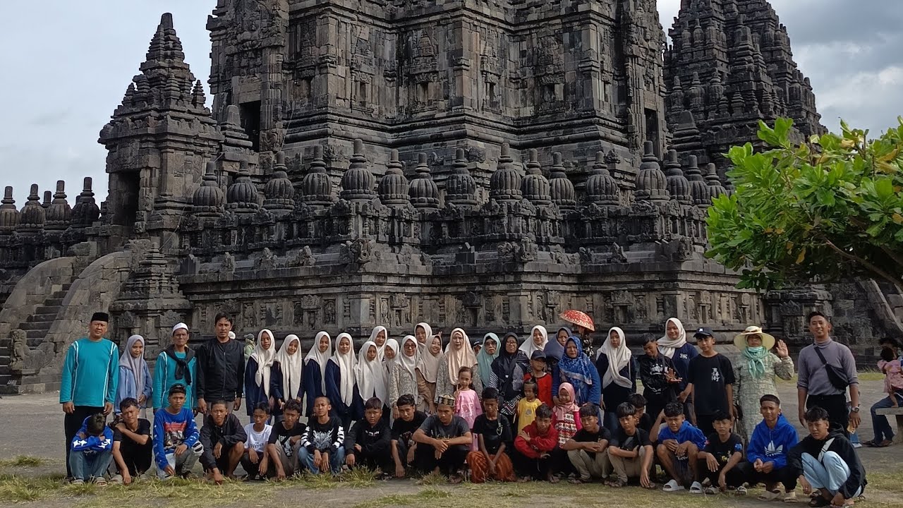 Ziarah dan Study Tour MTs Empat Lima Patihan-Widang-Tuban Goes to Jogja