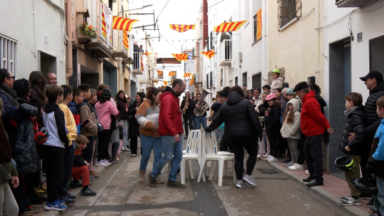Alcanar celebra Sant Antoni amb música, balls i jocs tradicionals